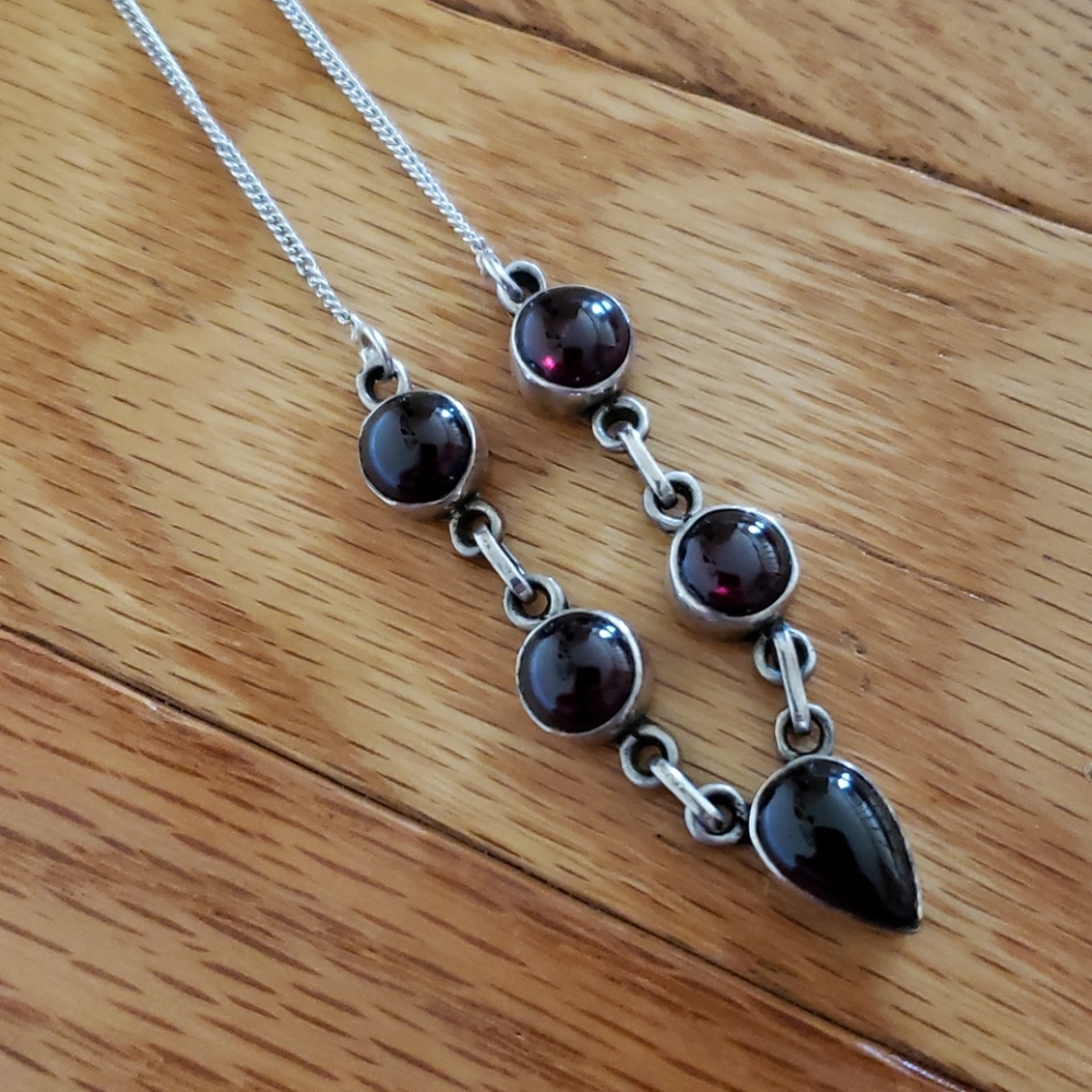 Women's Garnet‎ Colored Stones with Silver Necklace - Picture 2 of 7